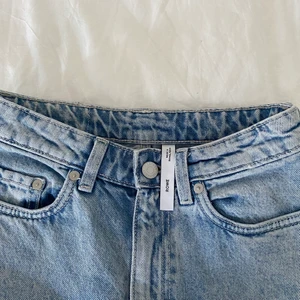 Raka jeans  - Ljusblå raka jeans från weekday (Rowe) 