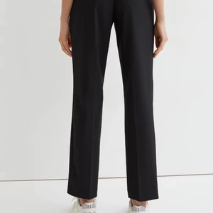 Kostymbyxor från HM - Köpt för två veckor sen, använt 1 gång. Storlek 38. Nypris: 299kr . Säljer för: 180kr