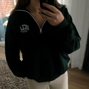 Zip tröja - Stl S, men stor i storlek! 