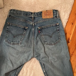 Levis jeans - Vintage levis! Obs!!! Ljusare i verkligheten, passar 36/38