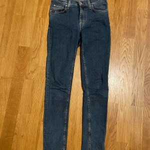 Tiger of sweden jeans - Använda men i bra skicka. Köpte för ca 1300kr. Är i modellen Kelly. Strl 27/32