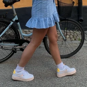 Sneakers från Nike  - Så fina sneakers från Nike! Använt endast två gånger. Storlek 39. Säljer pga lite för trånga