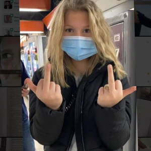 Dunjacka - Snygg vinterjacka i storlek 158/164 men jag är 164 och den passar mig, bra skick. Vet ej nypris 