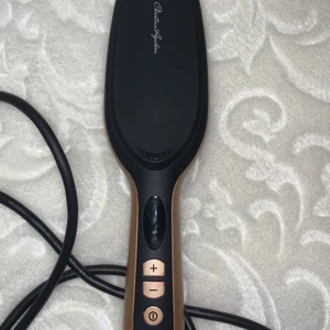 Hår grejer  - Första är från emerio 300 kr den andra är från babyliss Paris 400 kr och den sista är från philips för 200 kr .pris går att diskutera 