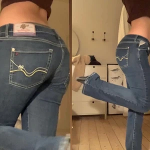 Replay jeans - Säljer så snygga replay jeans, de har inte kommit till användning så säljer det därför. W29 och L32 jag är 170 och det går hela vägen ner❤️