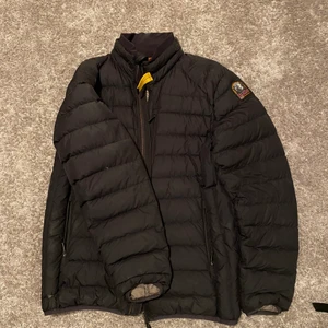 Parajumpersjacka size s - Köpt på kidsbrandstore, kvitto och tags finns
