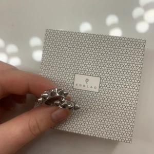 Edblad örhängen  - Säljer dessa populära Edblad örhängen. Använda fåtal gånger. 