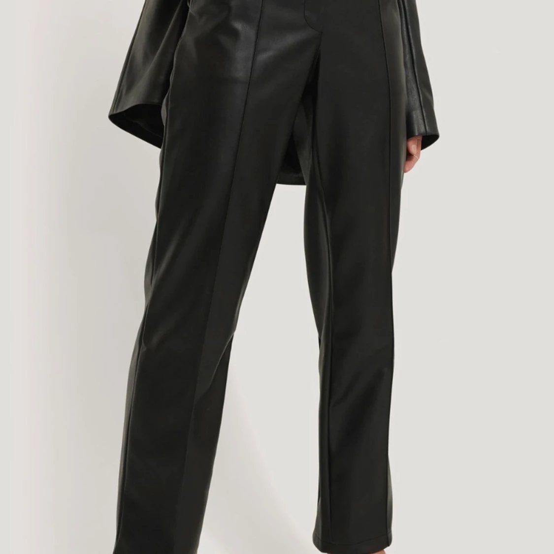 Läderbyxor från NA-KD i storlek 36 - 91