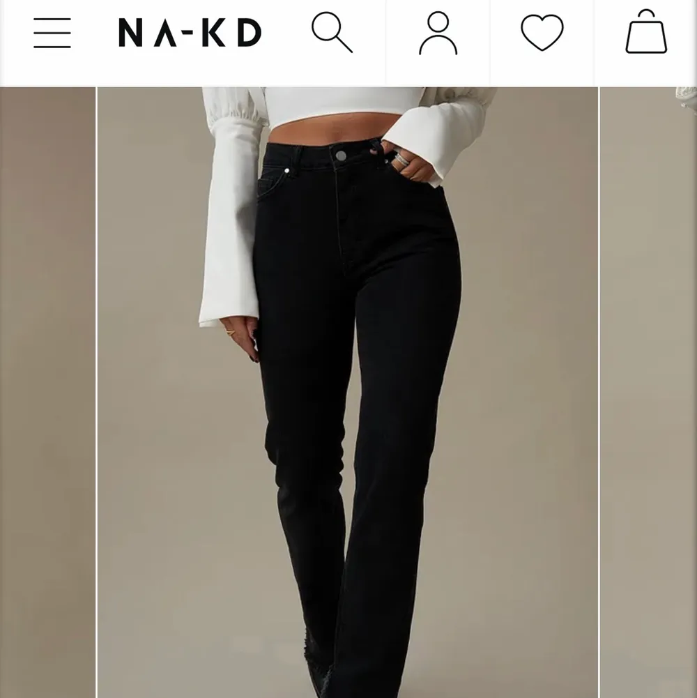 Säljer ett par supersnygga jeans från Hanna schönbergs kollektion med NAKD, de är super fina och långa, säljer pga lite för stora för mig :( säljer för 350 ink frakt!. Jeans & Byxor.