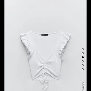 Storlek s - En fin topp från zara i storlek s💓 aldrig använd