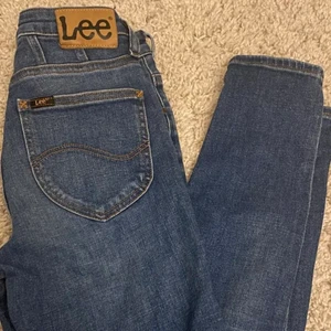 Lee jeans - As snygga lee jeans! Nästan aldrig använda 