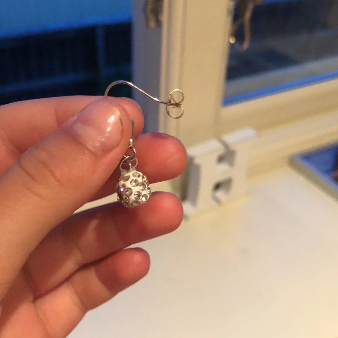 Vita strass örhängen🤩 - 91