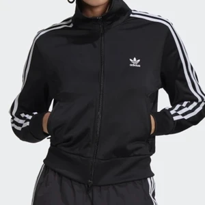 Adidas Firebird  - Säljer min oanvända adidas firebird-överdel i XS. 