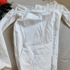 Vit långärmad tröja från Gina  - Skön tröja från gina, storlek XS men passar S och M, pris 110 ink frakt 