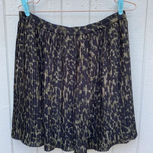 Plisserad kjol - Plisserad knälång kjol. 