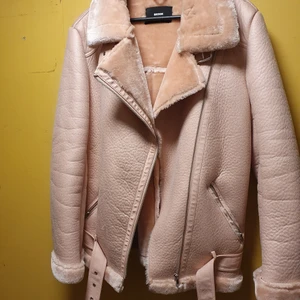 Fin varm jacka  - Stl en lite större M. Väldigt mysig att ha på sig.