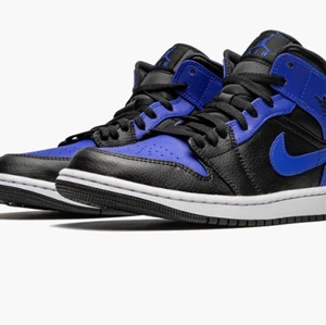 Jordans - Skriv t mig för fler bilder! Säljer dessa skor pågrund av att jag inte brukar använda dom, jag har haft dom 2/3 gånger bara. 