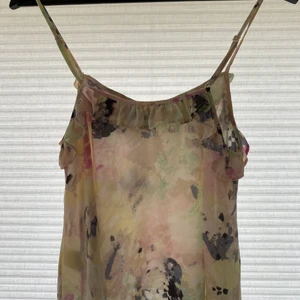 Sommarlinne  - Skirt linne från bik bok med tunna reglerbara axelband. Storlek S. Köparen betalar frakten. Betalning via swish.