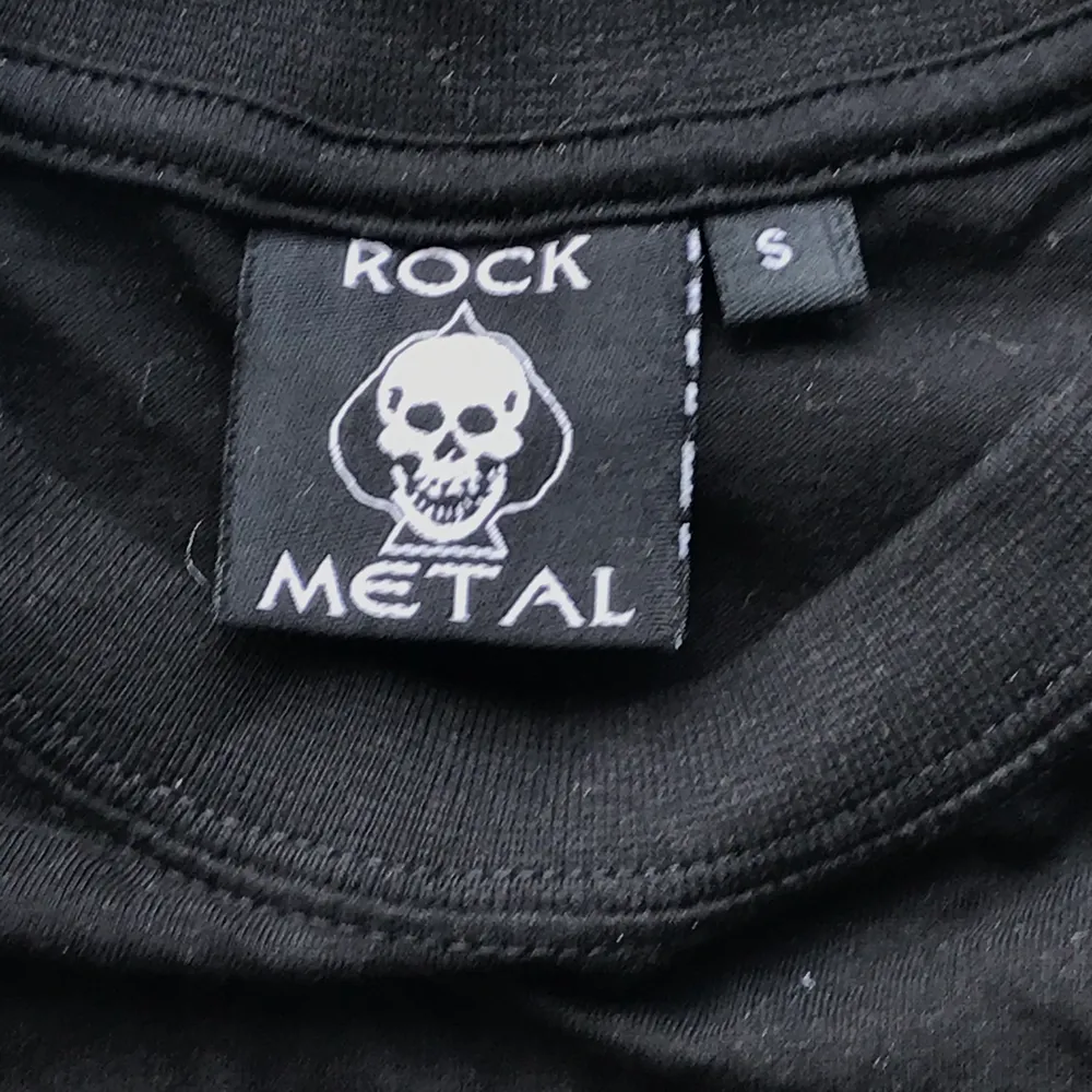 fin Rock metal cropped T-shirt. T-shirts.