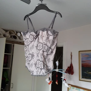 Söt krotchet topp - I mycket bra skick och passar xs_ m.finns fler bilder 