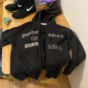 Reckless Schoolars zip hoodie - Bra skick