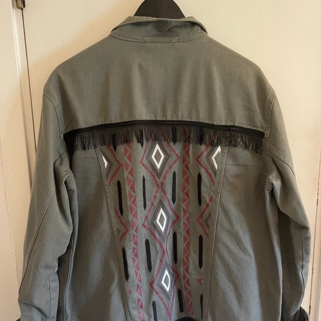 Militär grön jacka med detaljer - 90