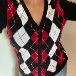 Argyle kofta - Skitsnygg och bekväm argyle kofta❤️❤️❤️ Står storlek M men skulle förmodligen passa en S också om man vill ha en oversized fit! Pris kan diskuteras❤️❤️❤️
