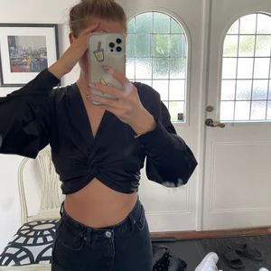 Topp från Zara - Super fin topp/tröja från Zara. Endast använd i gång!