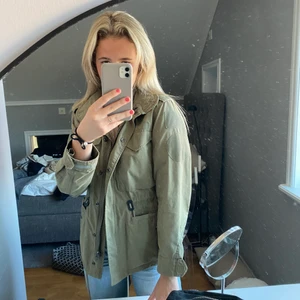 Crocker jacka - Säljer min jacka från crocker då den inte används. Näst intill oanvänd och då i väldigt fint skick.