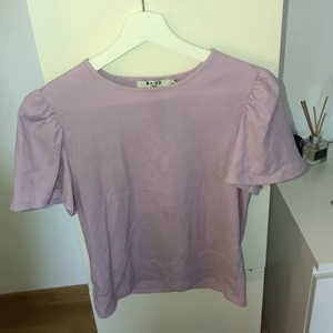 topp från NAKD  - jättefin topp från NAKD som knappt är använd i storlek XXS💕köpare står för frakt å betalning sker via swish 