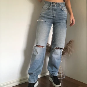 90s highwaist jeans - Superfina jeans från Ginatricot, använda endast 2 gånger. Inte riktigt min stil så säljer dem:) Passar mig som är 164cm.