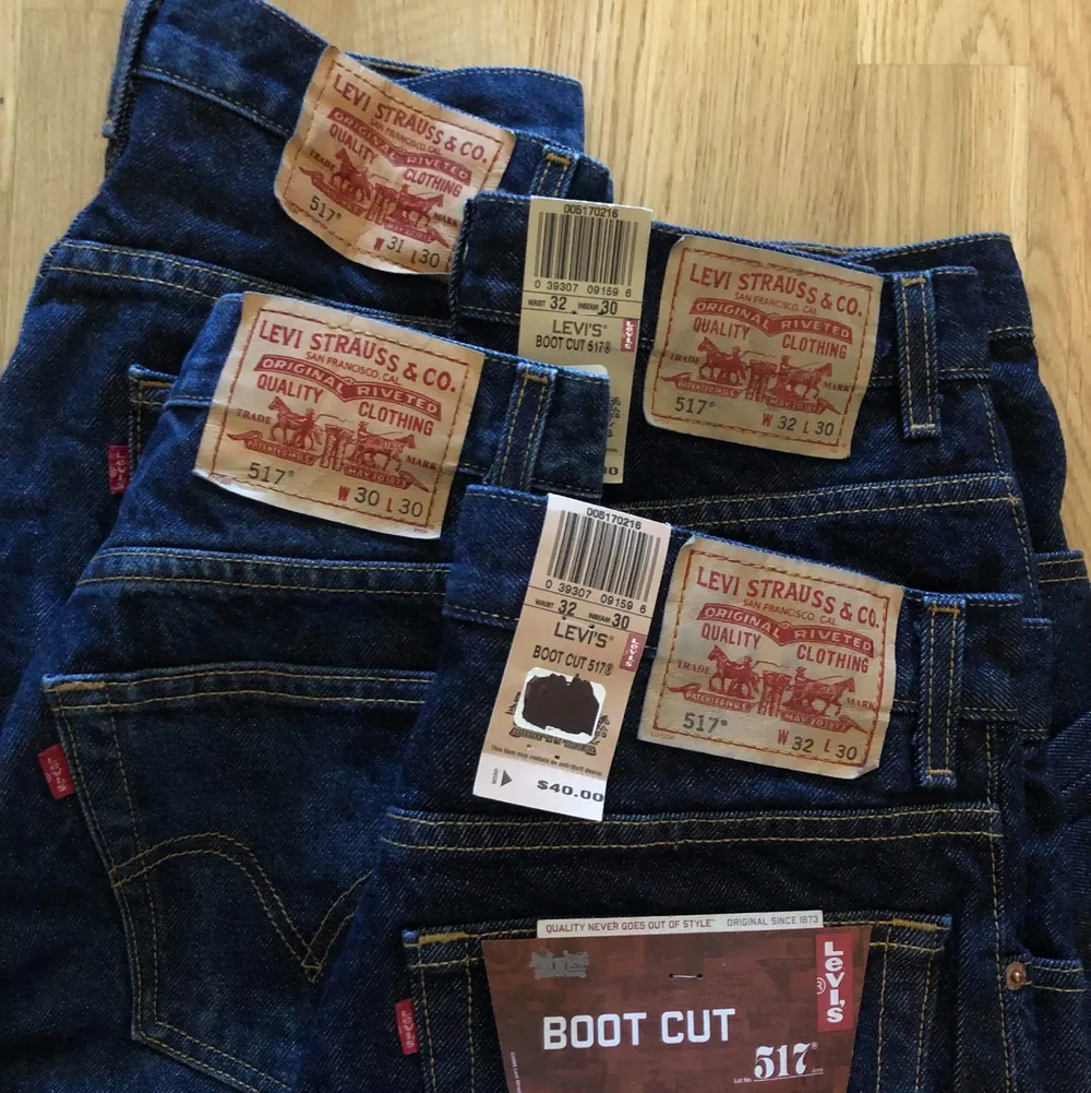 Snygga bootcut jeans direkt från usa!                                 Olika storlekar                                                                                               W32 L30, W30 L30, W31 L30.                                                Pris: 500kr st frakt står köparen för . Jeans & Byxor.
