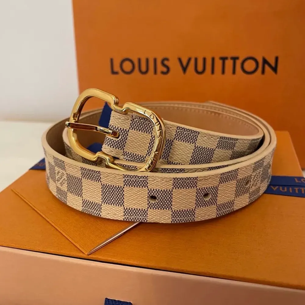 Ett äkta Louis Vuitton bälte i bra skick <3 buda gärna <3 tar swish, paypal och kan mötas upp.. Hoodies.