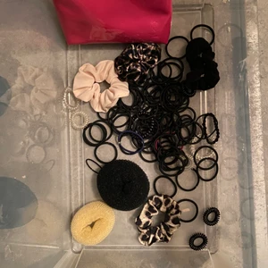 Massa gummiband + nesesär från YsL - Massa gummiband + nesesär från YsL. Paketpris 150kr