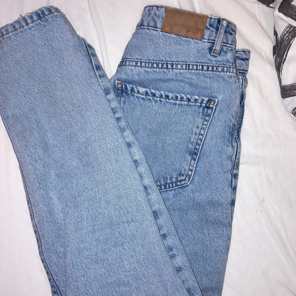 Hej ja säljer mina ginatrickot jenas pågrund av att Dom ej kommer till andvönding längre. Har andvänt dessa ca 5 ggr och dom ser helt nya ut. Jeans & Byxor.