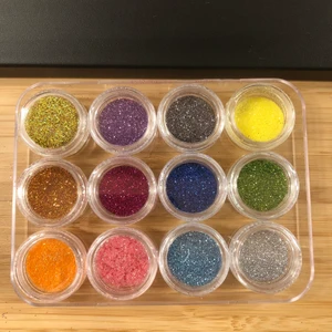 Glitter  - Underbart fint glitter som passar till nagellack eller också sminket, det är bara fantasin som sätter stopp för vad man kan hitta på! 10kr/st eller 3 för 2:)❤️🧡💛💚💙💜 