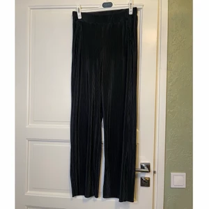 ❤️ - svarta byxor st 36-38 ✨102cm ✨ 40kr