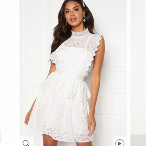 Studentklänning - Köpt från Bubbelroom för 1000kr, storlek 36. Endast använd en gång så i väldigt gott skick.