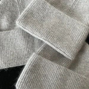 Mössa - jättefina mössor i ullblandning. varma och mjuka med den perfekta passformen. I färgerna Ash och Créme. går att köpa här på plick eller på instagram @cenuise🤎💕