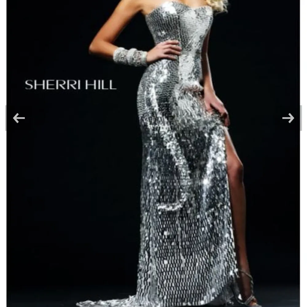 Sherry Hill balklänning, använd endast 1 gång. Amerikansk storlek 0 (svensk storlek 32-34) Jag har storlek 34 och den passade perfekt.. Klänningar.