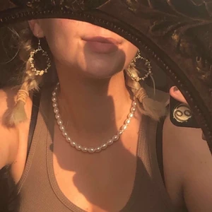 Pärlhalsband  - Äkta saltvattenpärlor. 8 x 7,5 mm. 