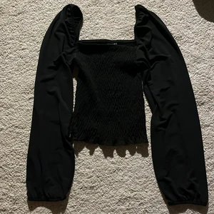 Långärmad topp - Svart topp från Gina i st XS (den är stretchig). Använd få gånger annars så är den ny och fräsch 