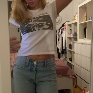 Brandy Melville t-shirt med tryck  - Använt fåtal gånger