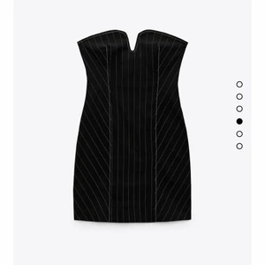 Bandeau Klänning - Sjukt snygg, slutsåld klänning från Zara. Använd en gång. 