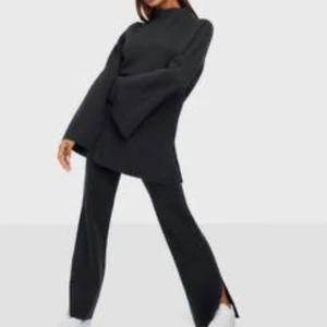 Bianca Ingrosso Knit Set - Aldrig använda, prislappar på. Finns inte att köpa på hemsidan då setet är helt slut. Säljer pga dubbletter. Xxs