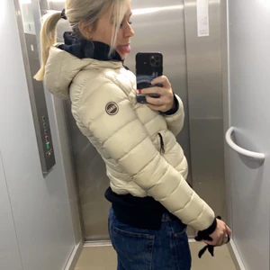 Colmar jacka - Intressekoll på min favorit colmar jacka, köpt i somras och har inga täcken på användning. Jätte fin storlek XS men passar mig som är s; ❤️skriv vad ni är villiga att ge ❤️