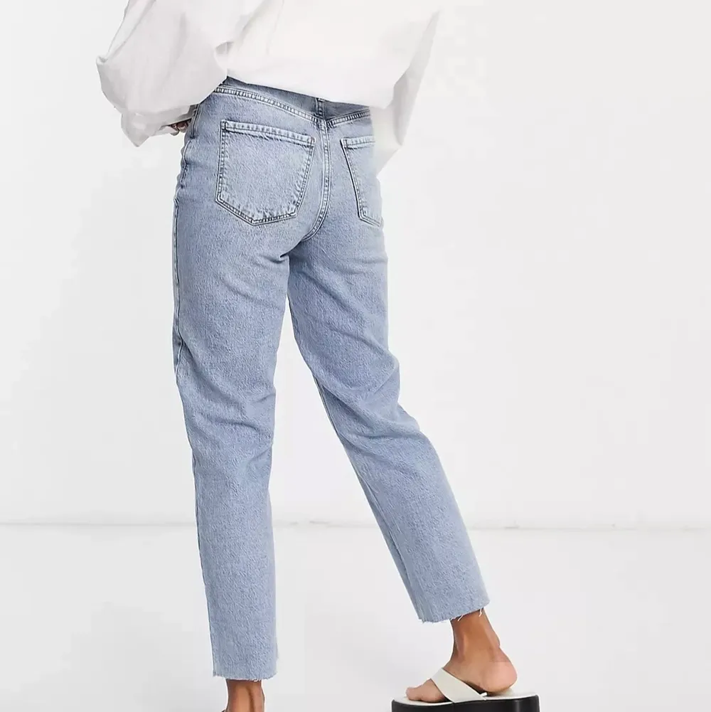 Helt nya oanvända jeans som har lappen kvar i storlek 36. Jeans & Byxor.