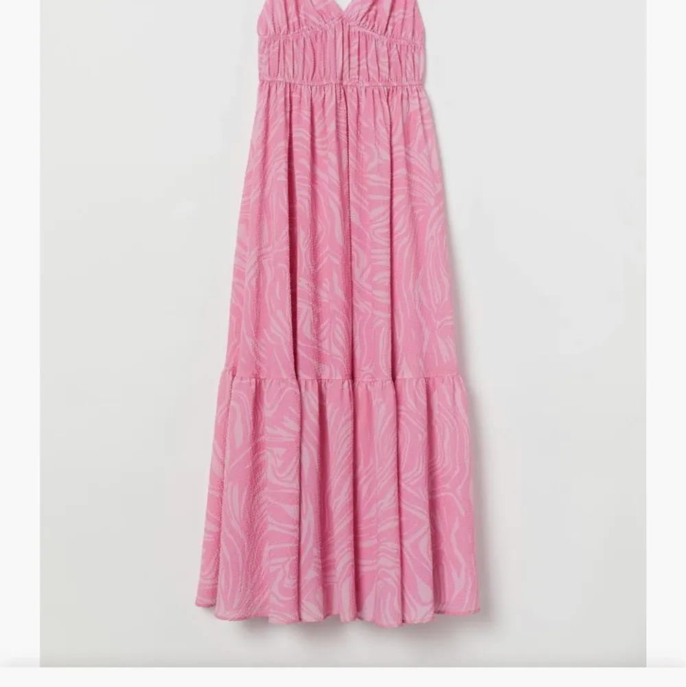 Söker denna klänning i st 34-36❤️. Klänningar.