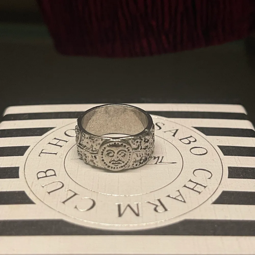 Super fin och unik ring i silver . Accessoarer.