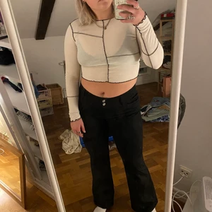 Urban outfitters tröja - Assnygg tröja från Urban outfitters, passar till allt och är jätteskön!